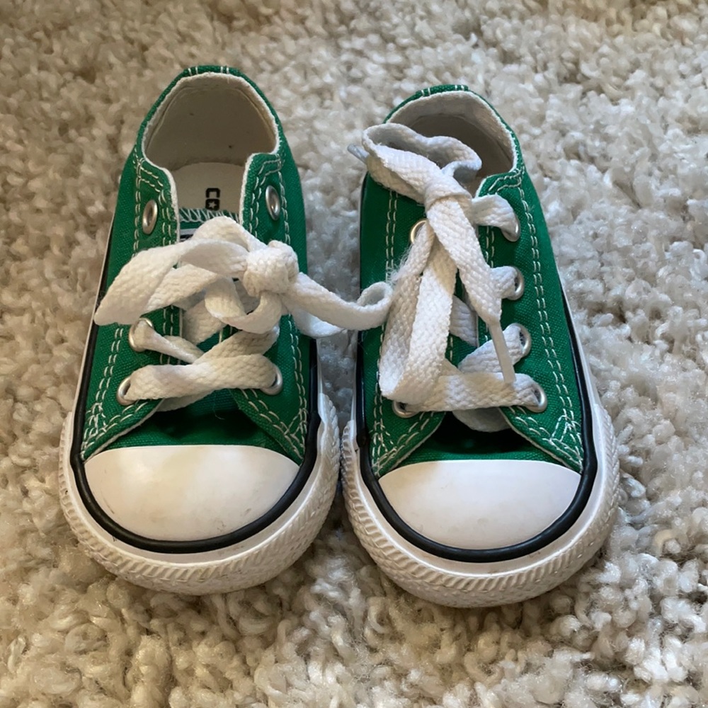 Kelly green converse
